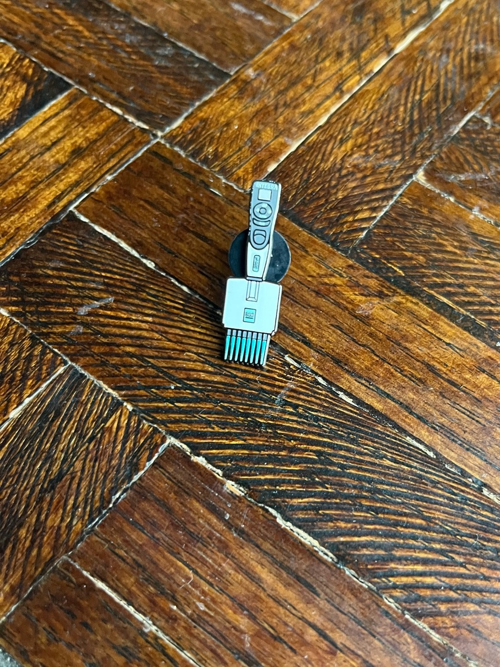 NWOT Enamel pin - Multichannel pipette - Picture 2 of 3